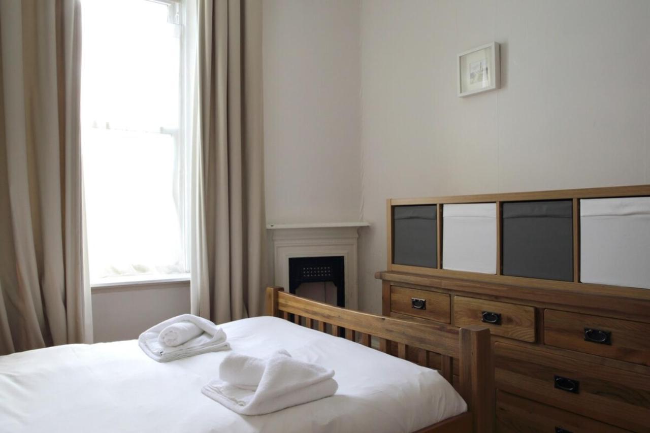 Central And Spacious 2 Bedroom Flat With Garden Edinburgh Exterior photo